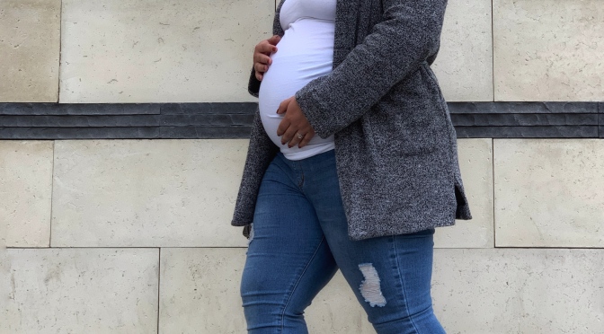 Preggo Style: My Current Go To Shoes- Naturalizer Yola Sneaker